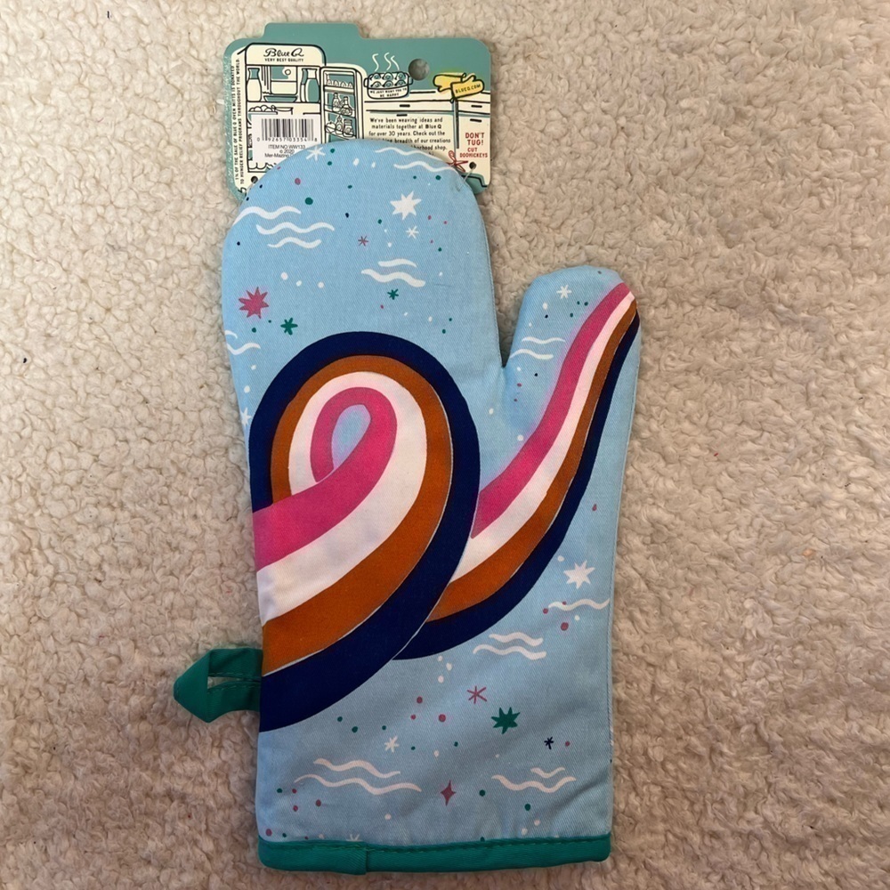 Blue Q "Mer-Mazing" Oven Mitt - Picture 2 of 5